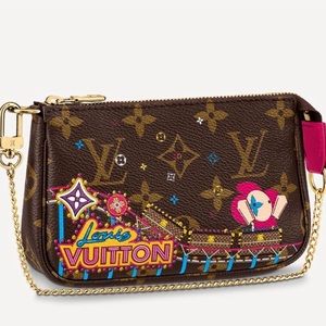 Louis Vuitton Mini Pouchette!